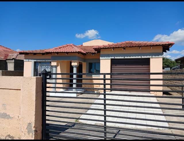 3 BEDROOM HOUSE FOR SALE IN SESHEGO E